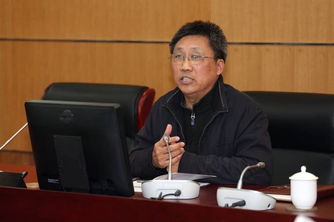 我校党委中心组高标准、严要求专题学习《准则》《条例》