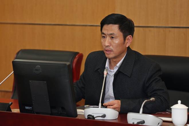 我校党委中心组高标准、严要求专题学习《准则》《条例》