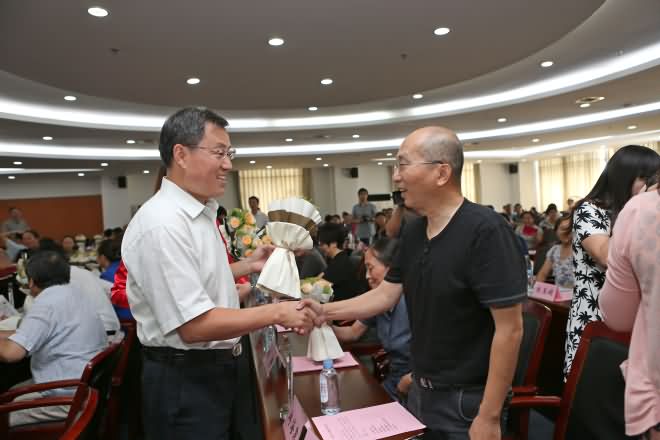 我校隆重召开第31个教师节庆祝大会