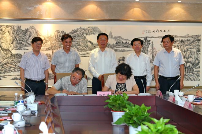 签订县校战略合作协议